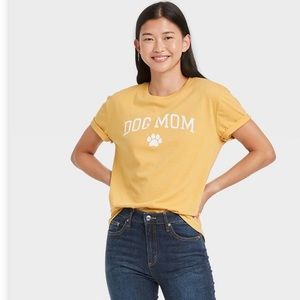 NWT. Dog Mom Short Sleeve Graphic T-Shirt. XS.